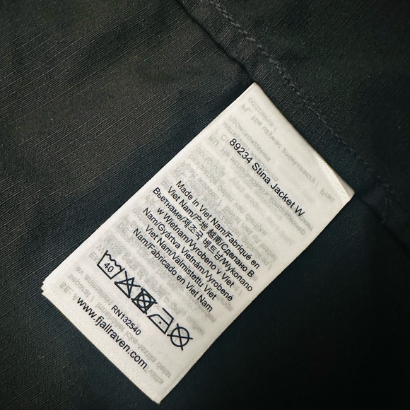 Fjällräven Black Stina Jacket NWOT Women’s Medium - Picture 14 of 16